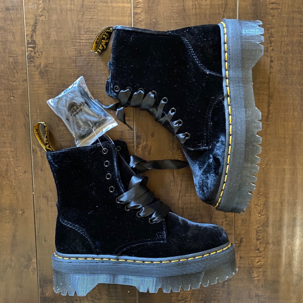 Dr. Martens Jadon Velvet - Picture 7 of 10